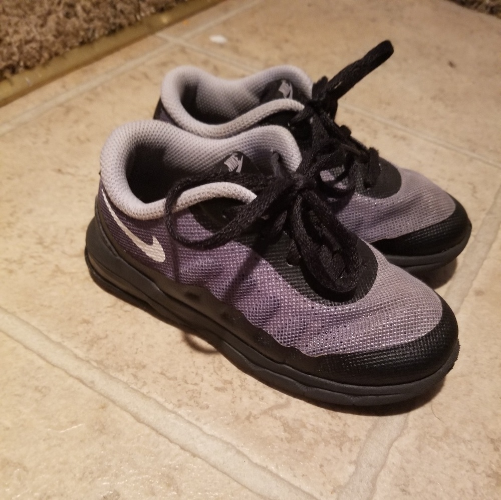 Nikes gray, black & white